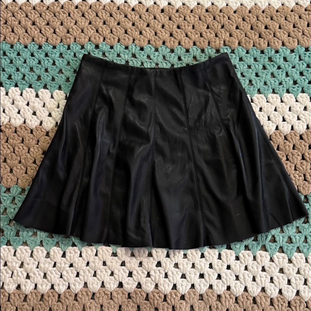 House of Harlow Black Faux Leather Pleather Soft Mini Skirt Womans sz XS New NWT